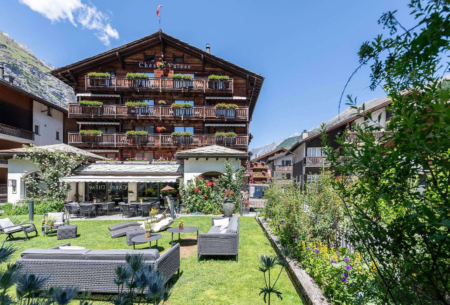 Hotel Chesa Valese exterior