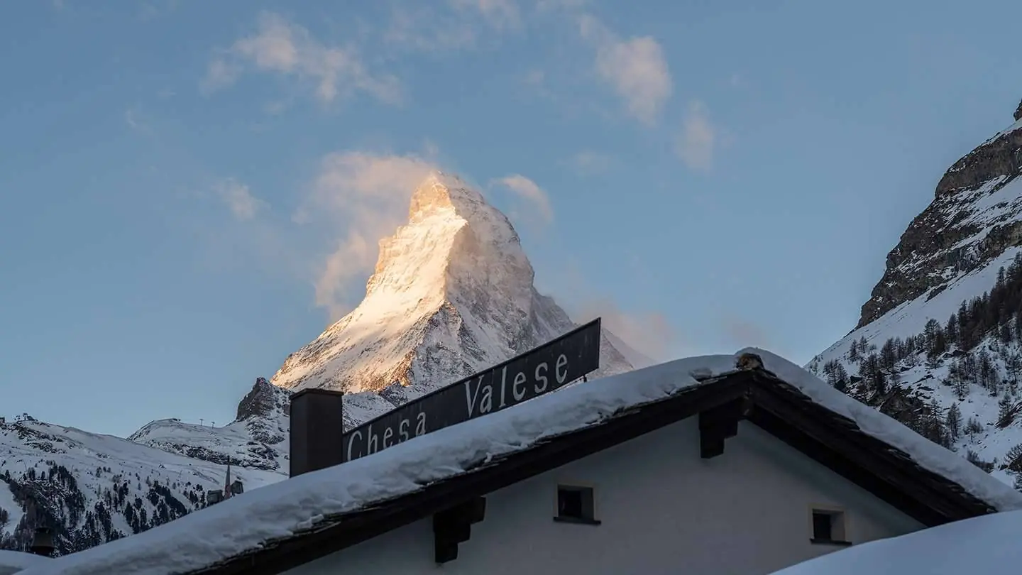Le Cervin au lever du soleil au-dessus de l’Hotel Chesa Valese