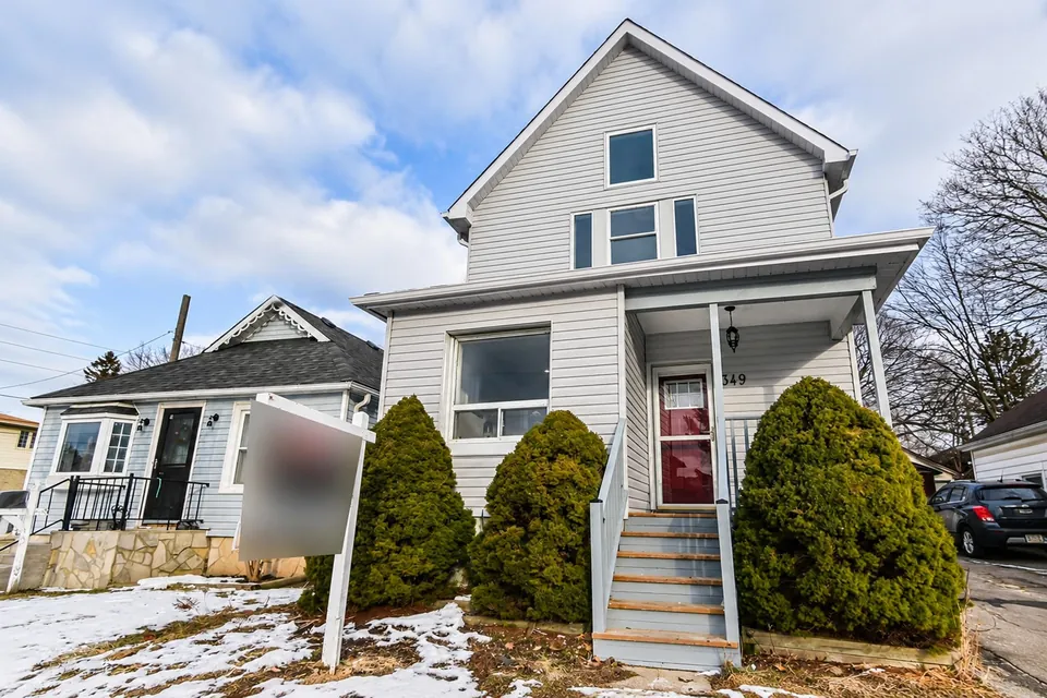Second-storey addition and renovation in Verdun
