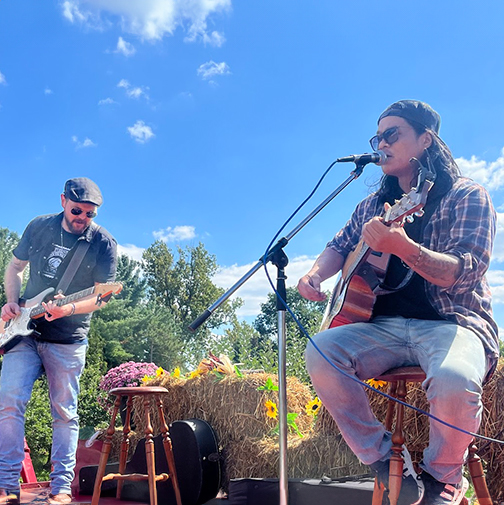 Live music at Royal Orchards